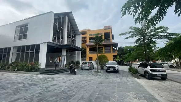 Cho thuê mặt bằng kinh doanh - MB LÊ LỢI CŨ SIÊU ĐẸP  CÁCH VINCOM 700M, ĐƯỜNG RỘNG RÃI THÔNG TỨ PHÍA VỈA HÈ ĐỂ XE THOẢI MÁI