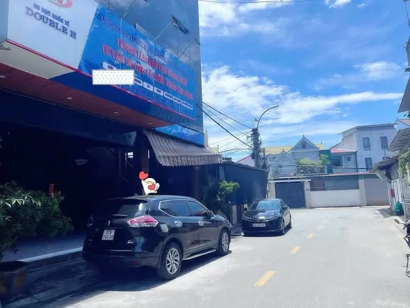 Cho thuê NHÀ KÍNH 4 TẦNG THÔNG, PHƯỜNG THÀNH VINH CÁCH ĐƯỜNG LÊ HỒNG PHONG 100m, NGAY TRUNG TÂM TP ĐƯỜNG 12m THÔNG TỨ PHÍA, MẶT TIỀN 10m