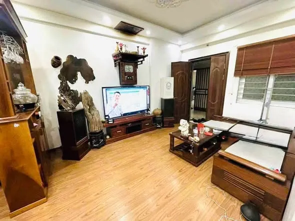 Cho thuê căn hộ - Em căn Chung cư Kim Thi Quán Bàu thuê lưu dài nội thất đầy đủ 2 phòng ngủ 2 vệ sinh. Giá 6 triệu / 1 tháng. ai cần liên mình nha : 0355793581