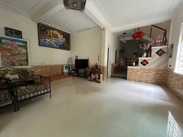Cho thuê nhà 2 tầng gần trường Đại học CN gần chợ Quang Trung,