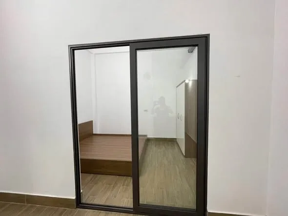 Cho thuê phòng trọ - Cuối tháng trống 1 phòng trọ: phòng có 1pn, 1 phòng khách gần đường Phạm Đình Toái, gần đại học Nghệ An. Full nội thất, bếp, điều hoà, nóng lạnh, giường tủ. Không chung chủ.