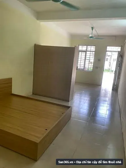 Cho thuê phòng trọ - cuối tháng 10 này mình có 1 phòng trọ đầy đủ nóng lạnh,dhoa,quạt trần giường tủ khoảng 40m2 như hình,đụa chỉ ngay cầu vượt đường 72 cách vòng xuyến quán bàu 700m,balan 2km, visip